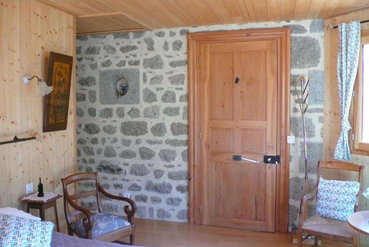 Bed and Breakfast Chez Geppetto Saint-Georges-Nigremont Экстерьер фото